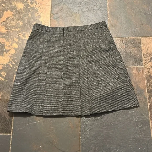 LOFT Dark Gray Pleated Mini Skirt small petite - Picture 3 of 4